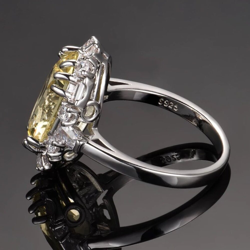 Women's Chunky Citrine Ring with an Oval Cut and Baguette Accent Stones - Picture 4 of 4